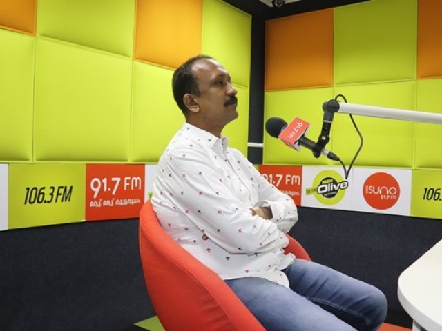 Santhsoh Kuruvila at Radio Suno