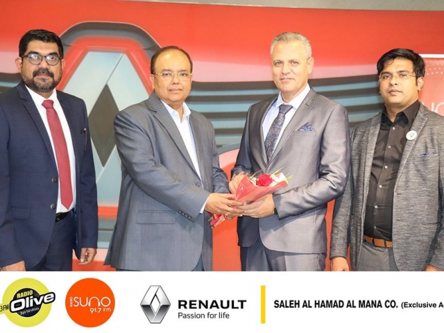 Radio Suno and Radio Olive Managing Directors at Renault showroom