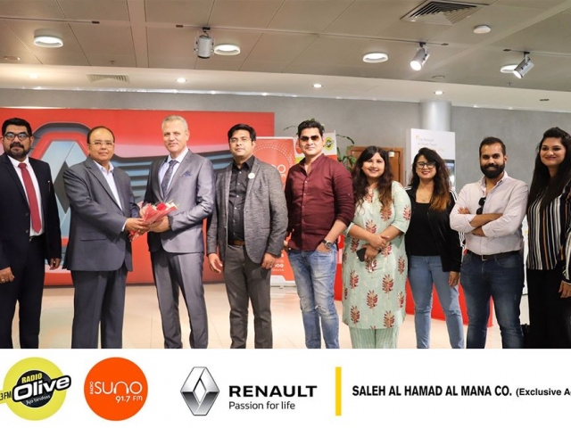 Radio Suno and Radio Olive team at Renault showroom