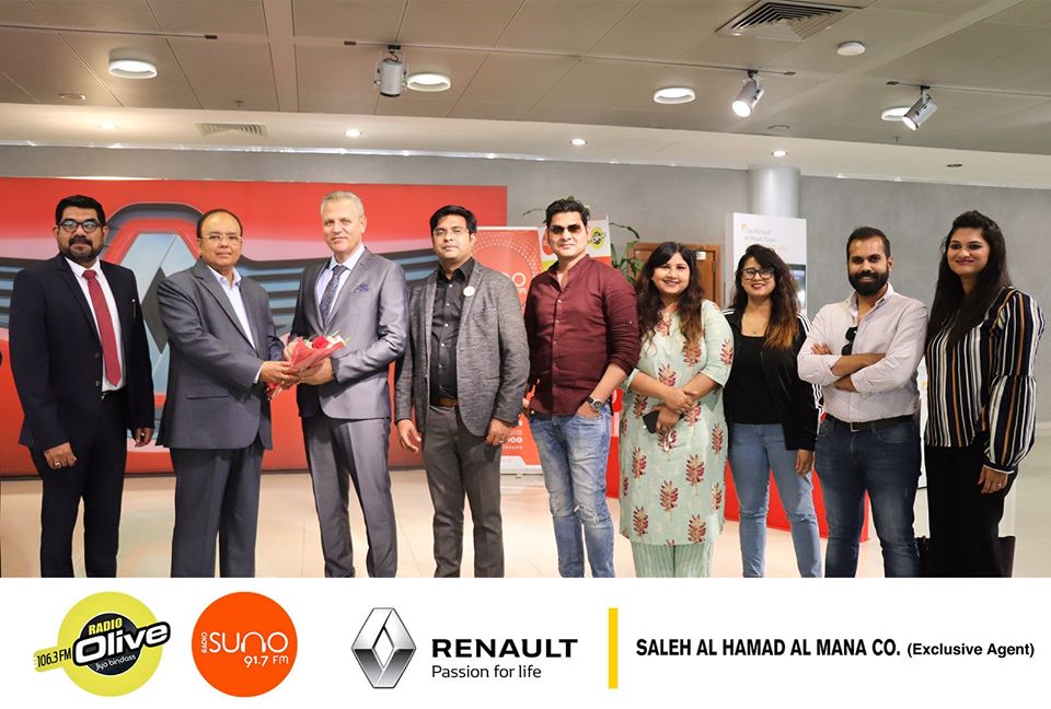 Radio Suno and Radio Olive team at Renault showroom